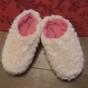 Betsey Johnson slippers, peach & hot pink size 5/6